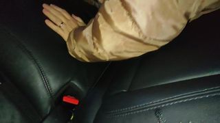 TENTATIVE DE BAISE A L ARRIERE DE LA VOITURE DANS UN LIEU PUBLIC