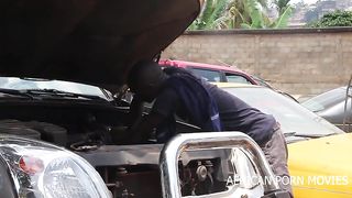 The mechanic and his client caught having sex publicly at the vehicle garage in front of the other clients in the hot sun with his big and long cock in public on Formens