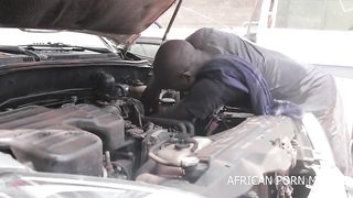 The mechanic and his client caught having sex publicly at the vehicle garage in front of the other clients in the hot sun with his big and long cock in public on Formens
