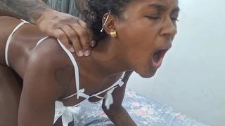 PROVOQUEI MEU PADRASTO SO DE CALCINHA E ACABEI FUDENDO GOSTOSO COM ELE