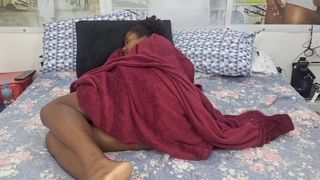 DEITEI SO DE CALCINHA FIO DENTAL E MEU PADRASTO FICOU CHEIO DE TESAO