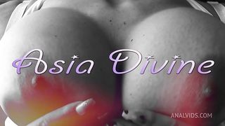 Mentre faccio la doccia voglio che ti masturbi - Asia Divine