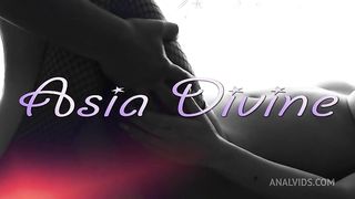 Mentre faccio la doccia voglio che ti masturbi - Asia Divine