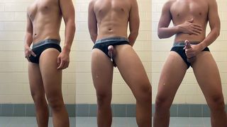 HANDLESS CUMSHOT-UNDERWEAR PLAY