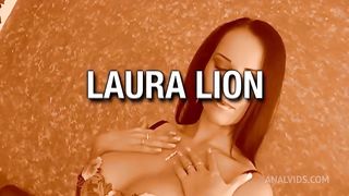 Laura Lions Is Straight Off The Racks