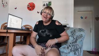 GEIL IM HOMEOFFICE – ICH FICKE MICH DIREKT AM SCHREIBTISCH