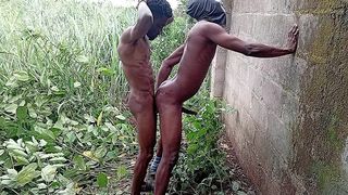 TWO GANGSTERS FUCKED IN AN UNCOMPLETED SITE