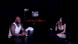 SAFADA MOSTRA SEUS PEITOS APOS EXIBIR SUAS TATUAGENS, E FALAR SOBRE O HOMEM ENGOLIU SEU PIERCING EM UM PROGRAMA - PATY RAVEN (WATCH ON: SHEER/RED)