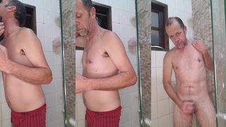 FUI TOMAR BANHO ESPERANDO MINHA PUTINHA SAFADA DAIANE BELAN PRA ARREGACA A BUCETA DELA NO CHUVEIRO