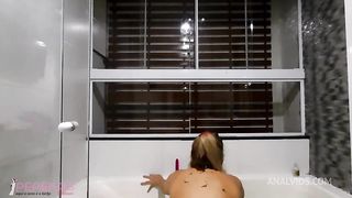 Vivi Guedez Oficial asked empirextore as a carrot easter gift. Putariasdocouple20 was a dick.