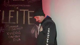 CASADA LEVANDO NO CU E O CORNO CORINTIANO DE OLHOS FECHADOS PRA NAO VER