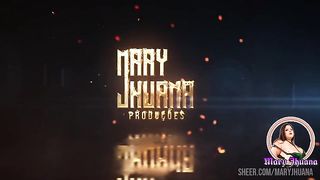 Coelha escondeu cenoura no cuzinho e na buceta - Mary Jhuana