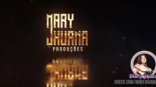 Coelha escondeu cenoura no cuzinho e na buceta - Mary Jhuana