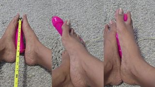 SIZE 11 NON-PEDICURED FOOTJOB ON 7 INCH DILDO!!