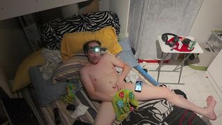 MASTURBATION POUR LA PREMIERE FOIS AVEC MON DRONE EN MODE STATIONNAIRE.