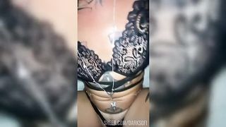 Buceta escorrendo melzinho no anal