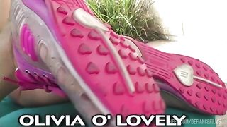 Olivia O'lovely Gets A Dp With Some Bright Pink Dildos