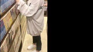 ネカフェのカップルシートで声をおしころして挿入♡思わず喘ぎ声が出て、、