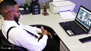 Diretor dotado mete a piroca na secretaria nova no escritorio