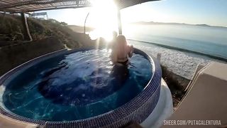 LESBIAN Y TRIO CON KITTY ANN Y EVITA LOVE EN JACCUZI CON VISTA PARADISIACA