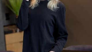 NYMPHO NERD KENNA JAMES GIVES CLASSMATE A PRACTICAL LESSON ON SEX ED GP3280