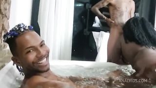 Aghata Dando Pra Dois Garotos da Favela Ainda Bebeu o Leite Todo | Brinquedo Ator 2 - Joao O Safado