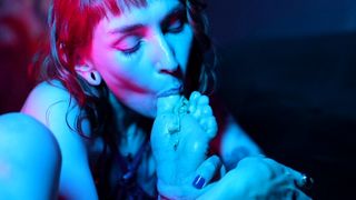 SEXY FEET CRUSHING CUP NOODLES