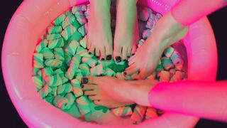 MARSHMALLOW LESBIAN FOOT WORSHIP