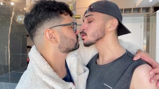 MARCOS GOIANO - FODIDO PELO DOTADAO DA PIROKA VEIUDA - SEXO GAY BAREBACK COM DOTADAO BAIANO