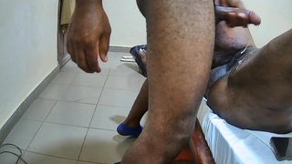 UNE BBW SE FAIT MASSER LA CHATTE PAR UN JEUNE A LA BBC DURE