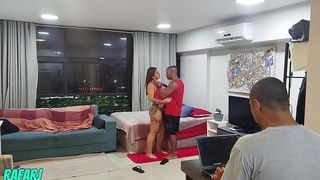 MARIDO CHAMOU O AMIGO PARA FODER A ESPOSA QUE ESTAVA COM MUITO TESAO.