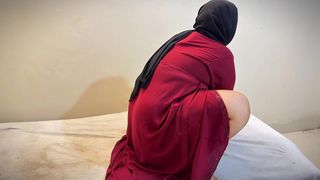 ARAB CHUBBY PUSSY & HUGE ASS HIJAB BBW USED SEX TOY & PUSSY PLAY ALMOST CAUGHT IN PARENTS BED ROOM