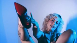 GORGEOUS MARILOU IS BACK TO EVOL FEET: FOOT WORSHIP AND HOT MASTURBATION WITH THE QUEEN