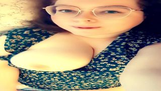 DEUX DOIGTS DANS MA CHATTE TREMPEE