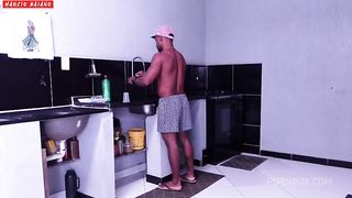 Sexo na cozinha esposa esperta faz pagamento ao marido apos fazer suas tarefas diarias