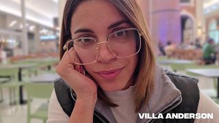 CONQUISTO EN EL SHOPPING A MI HERMANASTRA, Y SE LA METO EN LA CAMA DE NUESTROS VIEJOS