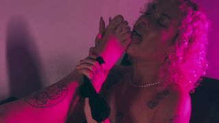 JUST 2 QUEENS HAVING FUN WITH THEIR FEET AND HAIRY ARMPITS