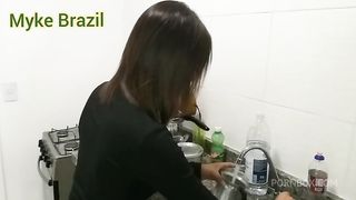 Diarista vei na minha casa faser faser limpesa e ela me pediu para me transar com ela e foi muito gostoso