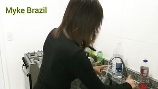 Diarista vei na minha casa faser faser limpesa e ela me pediu para me transar com ela e foi muito gostoso