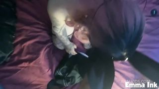 Ele socou o cuzinho apertado da coelhinha, garganta profunda e creampie
