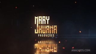Acordei com tesao e fiz uma DP com meus brinquedos - Mary Jhuana