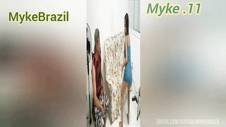 Diarista Alice vasconcelos foi faser faxina na casa do myke brazil olha no k aconteceu ele acabou fasendo sex com o myke Brazil no trabalho e a vitoria beatriz tambem transou com o myke Brazi