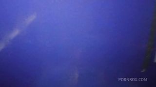 Gostosa se exibindo pelada na sacada do predio chamou um novinho que estava filmando para subir e trepar com ela (Novinho fraco gozou rapido , por isso prefiro os mais velhos)