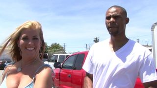 PUTTING CANCER, HE CARESSES HER PUSSY AND THEN BEGINS TO FUCK IN THE PUSSY