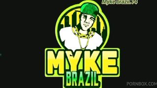 Eu fui para um motel ficar com uma gostosa quando eu cheguei la ela se estava se.mastubando com um pena de.borracha ai eu fui transar com ela e foi muito gostoso