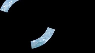 Encontrei essa morena tatuada toda gostosa perdida na praia de nudismo, nao teve jeito, ela teve que sentar no meu pau