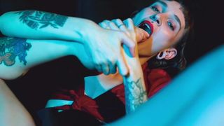 TALKING DIRTY AND SUCKING MY TOES