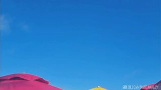 Levei um surfista pela primeira vez na praia de nudismo