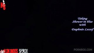 SHOWER TAKING IN BLUE WITH DAPHNEE LECERF AT KOKINOOS SPACE