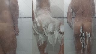 TOMANDO BANHO NO BANHEIRO DO MEU PADRASTO